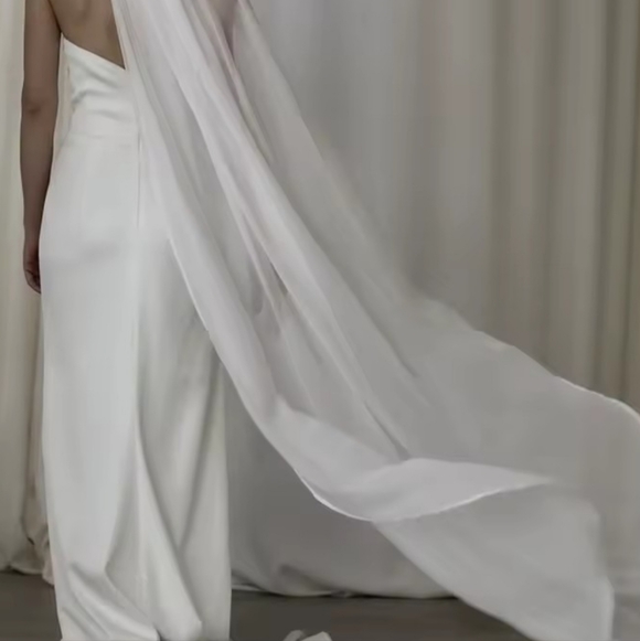 Elegant Off White Chiffon Bridal Veil main image 5